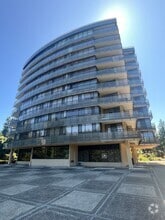 Building Photo - 1910 Evergreen Park Dr SW