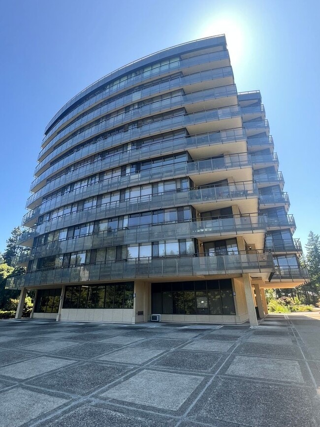 Building Photo - 1910 Evergreen Park Dr SW