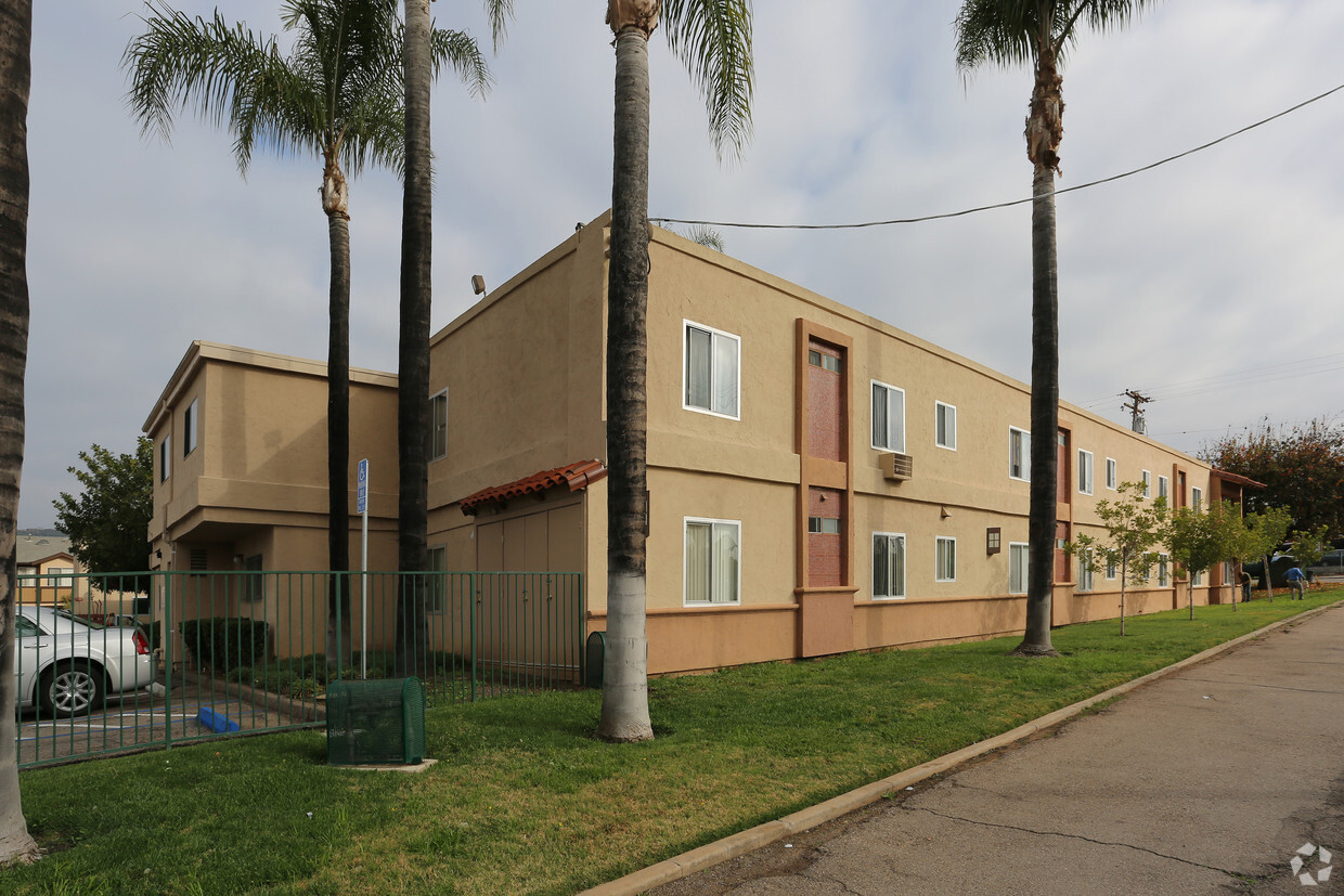 Primary Photo - Plaza Verde Apartments