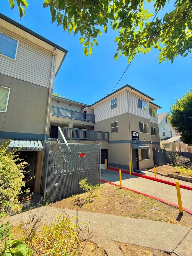 Foto del edificio - 4236 7th Ave NE