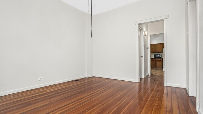Building Photo - 2230 W Belmont Ave