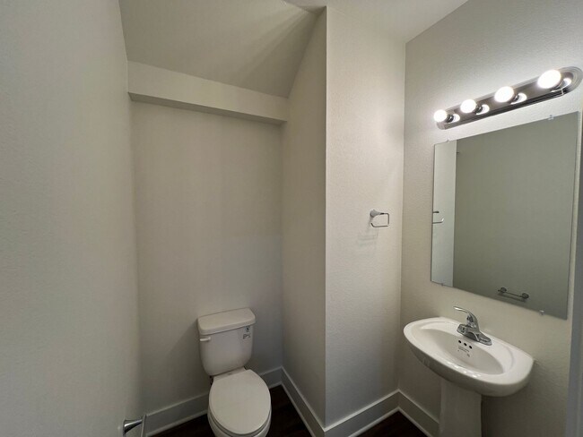 Building Photo - MOVE IN READY newly built townhomes in Bel...