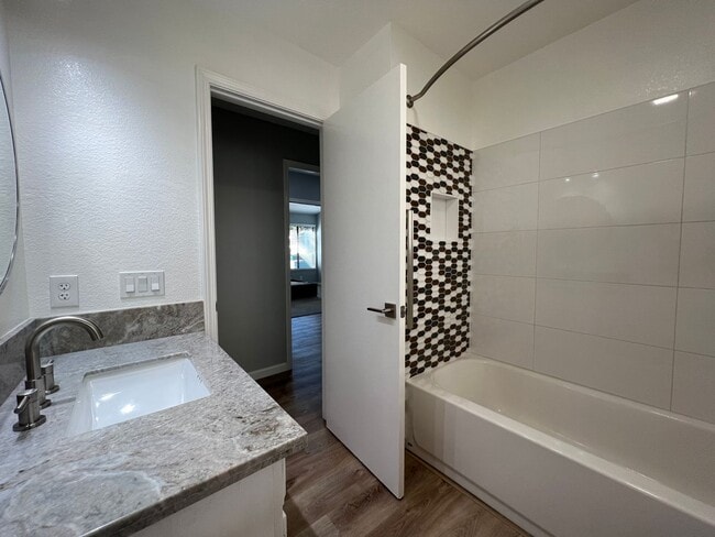 Foto del edificio - Beautiful 3 Bedroom Home in Roseville