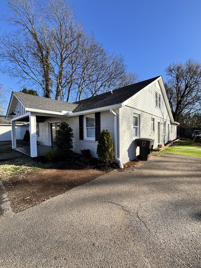 Building Photo - 107 1st Ave