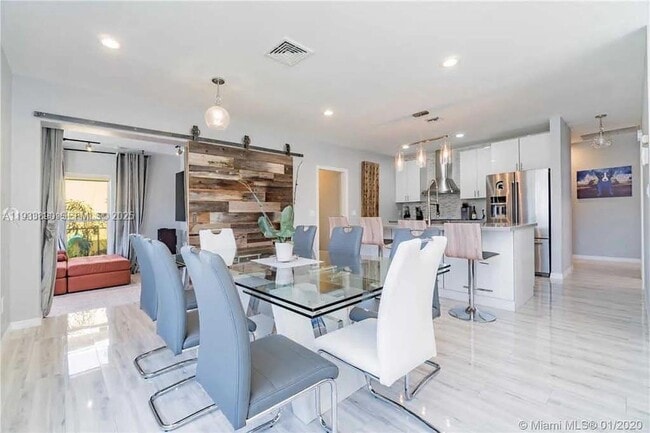 Foto del edificio - 1731 NE 172nd St