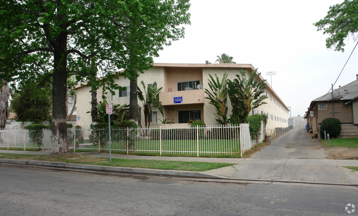 Building Photo - Paz Villas