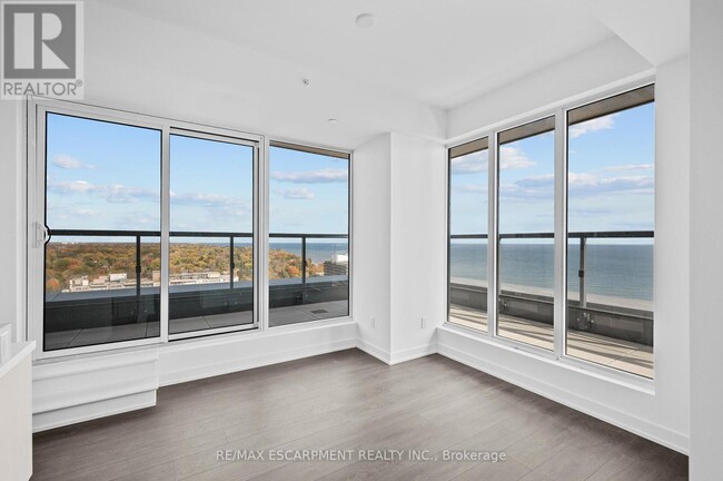 Building Photo - 370 Martha St