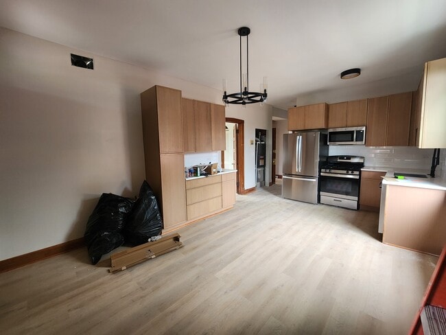 Building Photo - 5453 W Giddings St