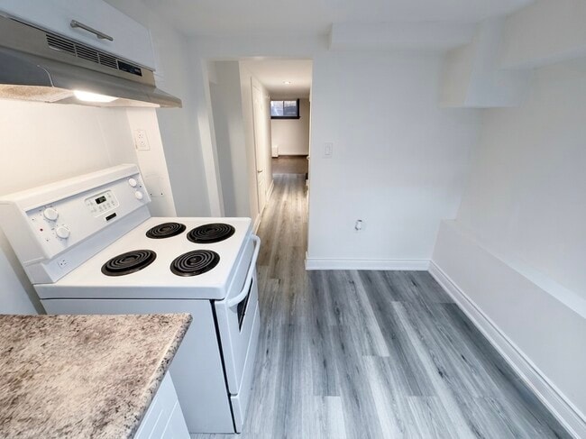 Building Photo - 909 Palmerston Ave