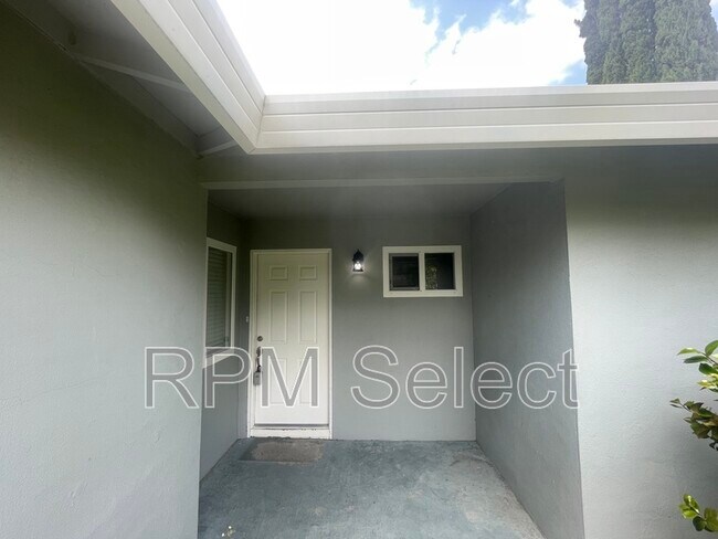 Building Photo - 10763 Oakton Way