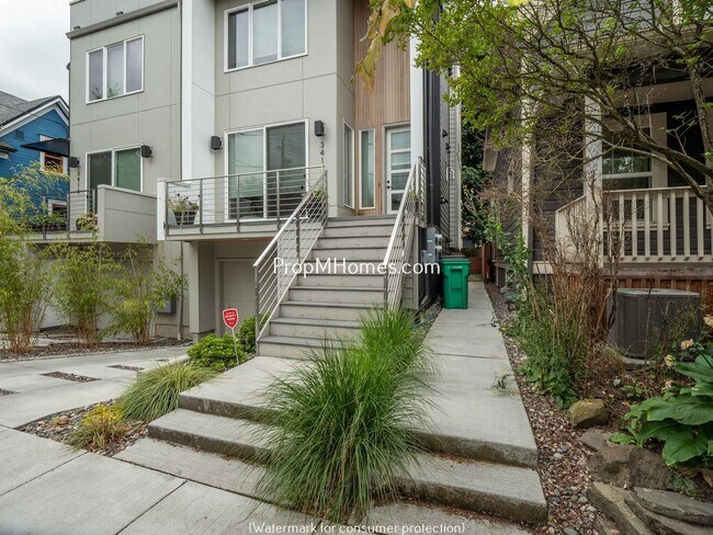Foto del edificio - 3412 N Commercial Ave