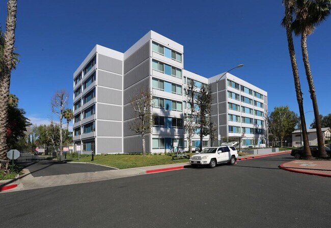 Foto del edificio - 15211 Sherman Way