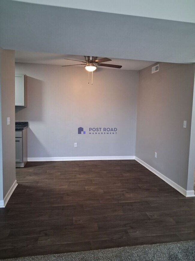 Building Photo - 2942 S Osage Ave