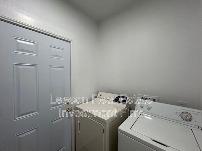 Foto del edificio - 230 E Lister St