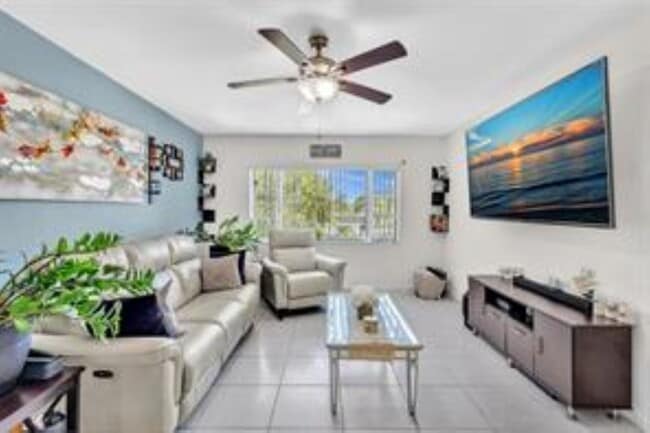 Foto del edificio - 5800 NE 22nd Way