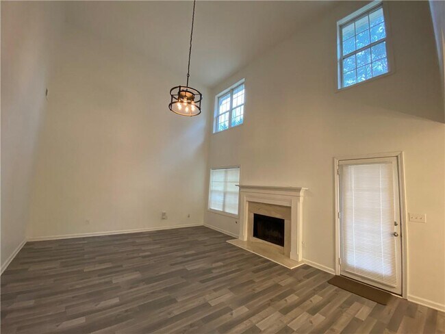 Foto del edificio - 1551 Park Knoll Trail NE