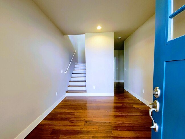 Building Photo - Luxurious and spacious 3 bed home in Manette