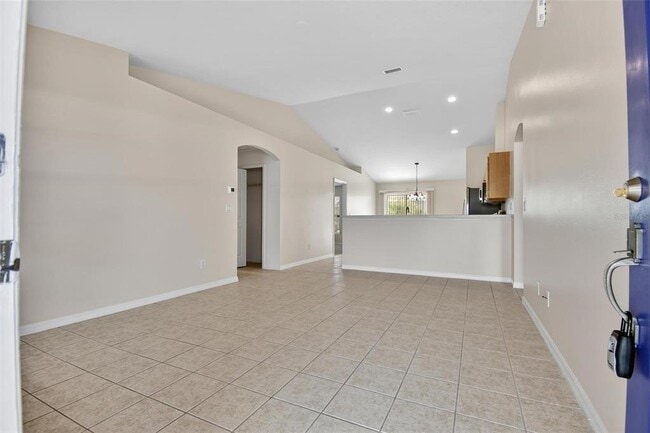 Building Photo - 83 Lynbrook Dr