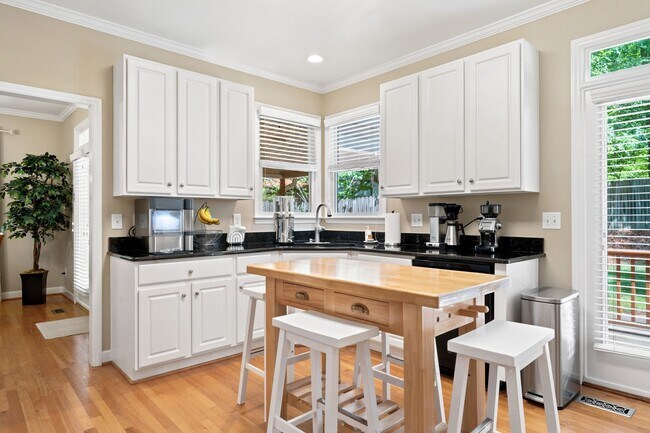 Foto del edificio - Durham Beauty - Cul de sac lot with fenced in yard - 4 bedrooms
