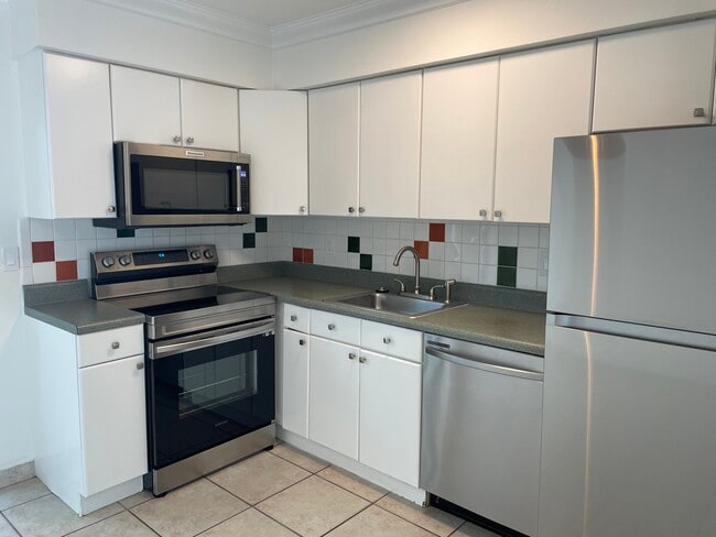 Kitchen - 3114 SW 1st Ave