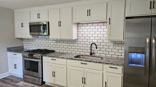 Foto del edificio - 1+Acre in the country! 2 bed/1.5 Bth- NO C...