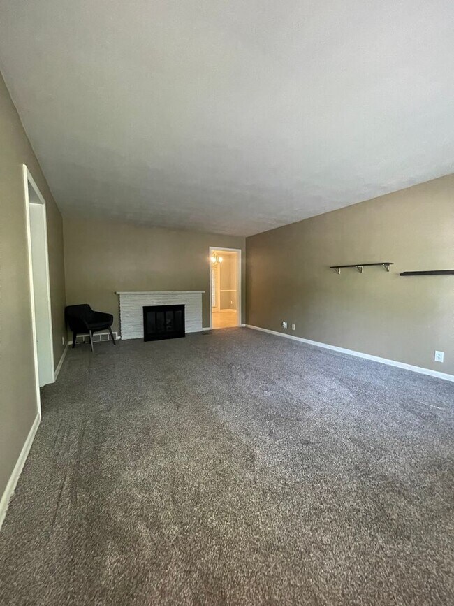 Foto del edificio - Three Bedroom Home in Kalamazoo