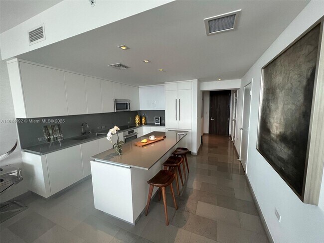 Foto del edificio - 88 SW 7th St