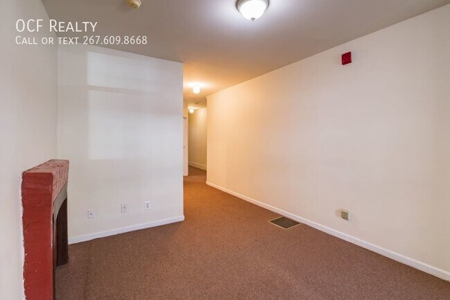 Foto del edificio - Spacious 2 Bedroom, 1 Bath Apartment in We...