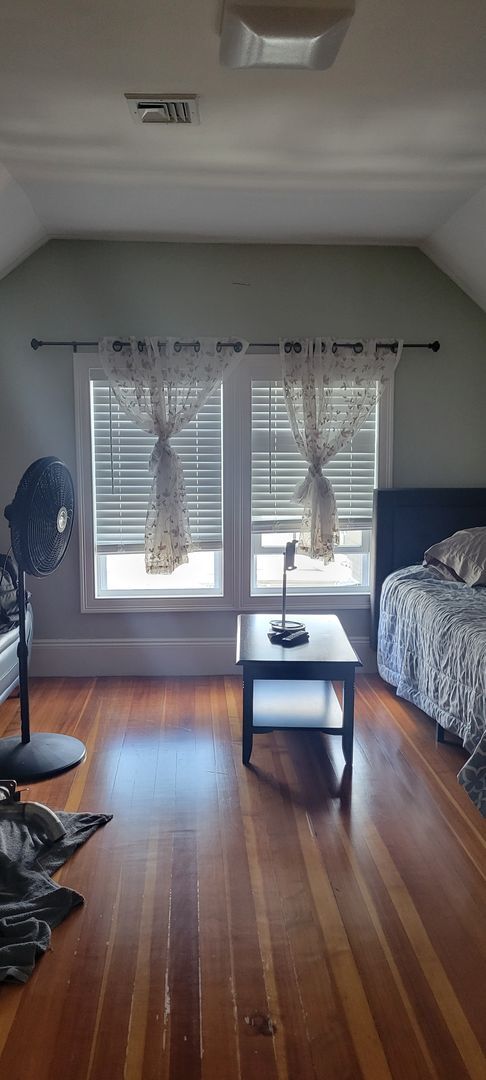 Building Photo - Easy access to UMASS! Cozy 2 bedroom Walk ...