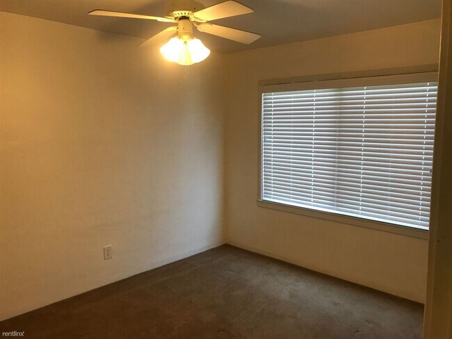 Building Photo - 1 br, 1 bath Apartment - 216 Anita Rd Apt 4