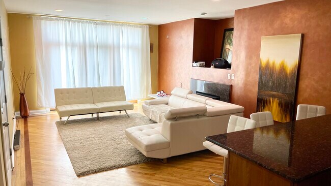 Foto del edificio - 3921 S Indiana Ave