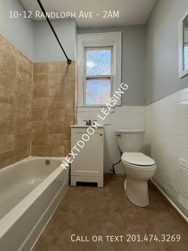 Foto del edificio - 10-12 Randloph Ave-2AM