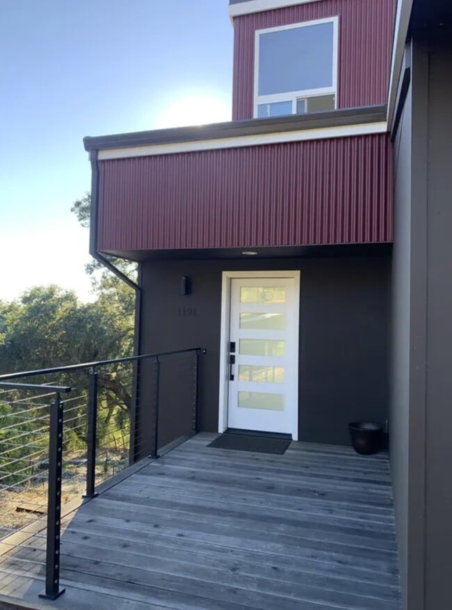 Entrance - 1195 Wikiup Dr