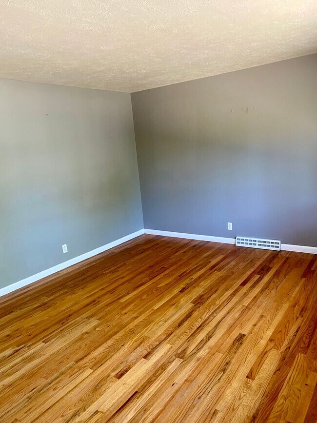 Foto del edificio - Available for 2026-2027 Fall Pre-Leasing! Charming 3 Bedroom House, conveniently located close to...