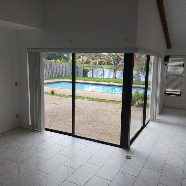 Foto del edificio - 6533 Sweet Maple Ln