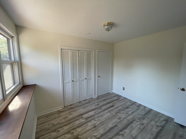 Building Photo - 136 Millard St