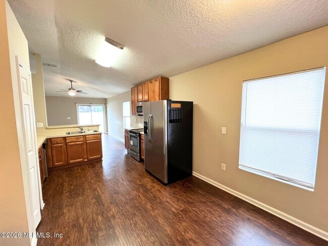 Foto del edificio - 1960 McGirts Point Blvd