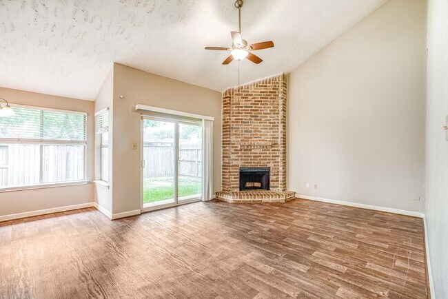 Foto del edificio - 15238 Bedford Glen Dr