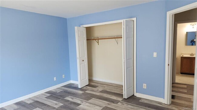 Building Photo - 14 Vineyard Ave