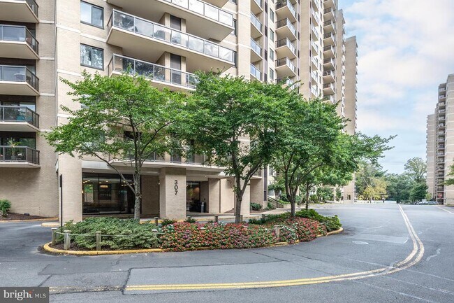 Foto del edificio - 307 Yoakum Pkwy