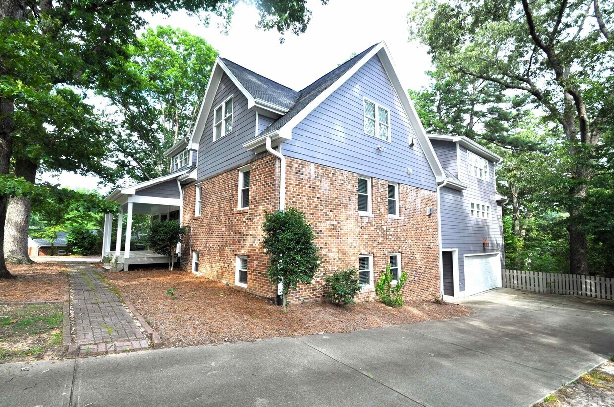 Primary Photo - 205 Northfield Dr