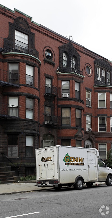 Building Photo - 523 Beacon St