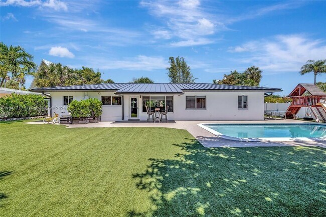 Foto del edificio - 2506 NE 30th St