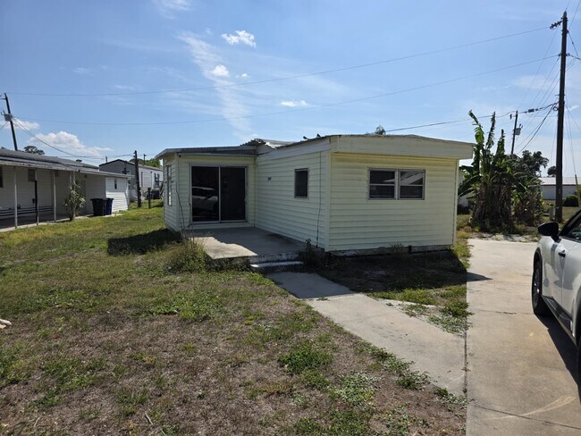 Foto del edificio - 2127 Twin Brooks Rd