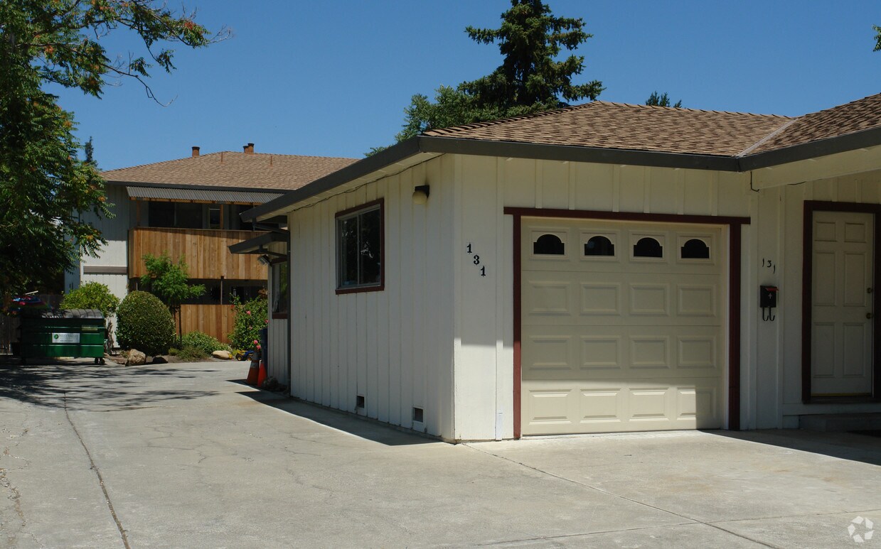 Building Photo - 131 Shelley Ave