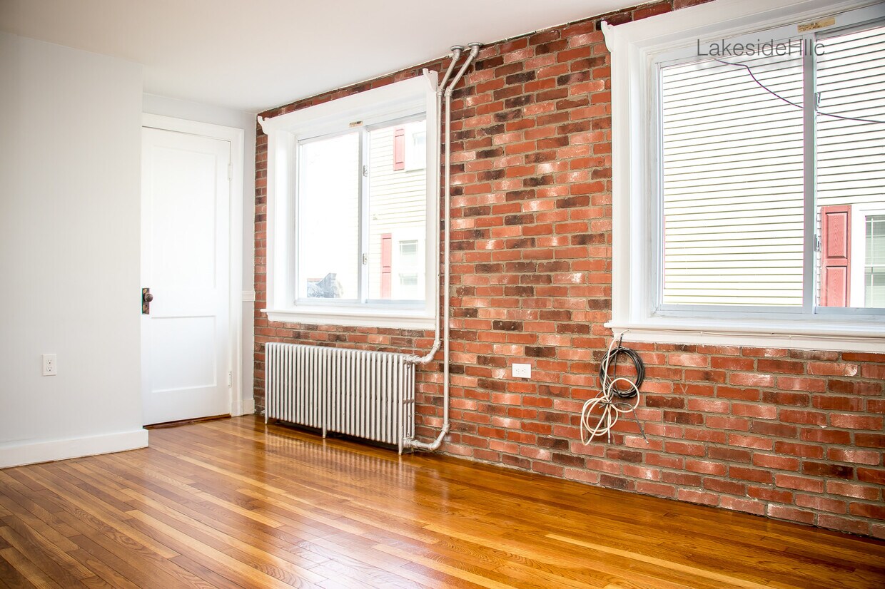 Building Photo - 202 Harris St