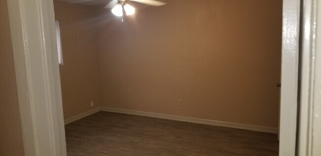 Building Photo - 4013 Amoor St