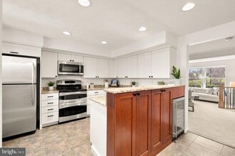 Building Photo - 6003 Chicory Pl