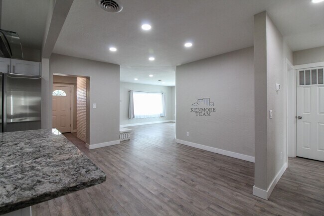 Foto del edificio - 308 N 12th Ave