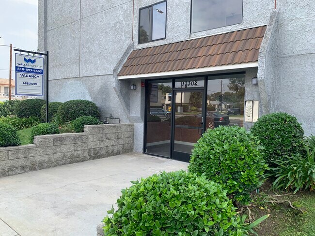 Foto del edificio - 17302 Chatsworth St